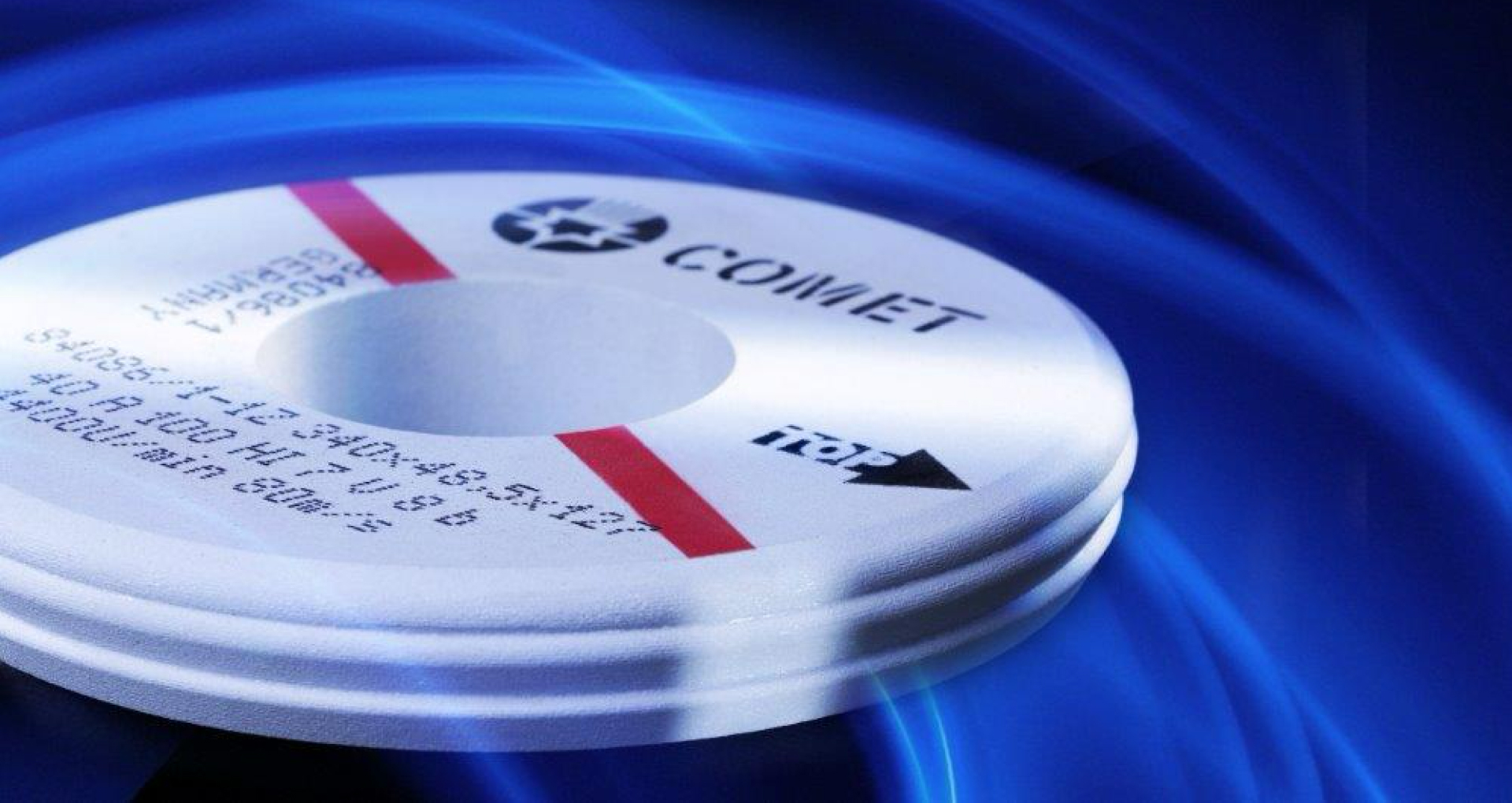 vita slipskivor ligger på hög märkta med Comet